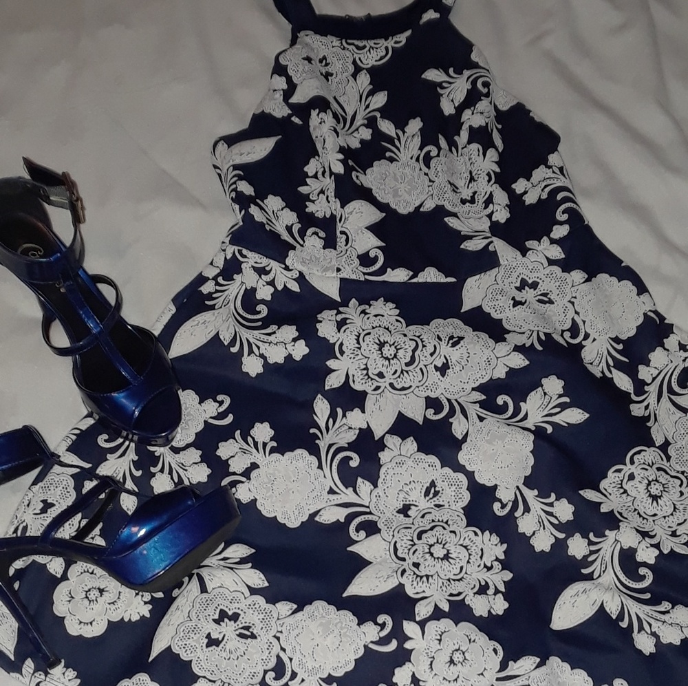 TRIXXI DRESS - Picture 2 of 7